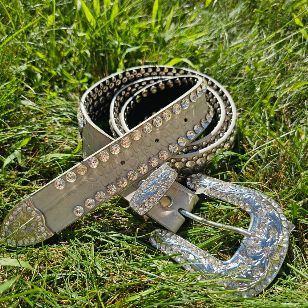 VNT Western Biker Yallternative Coastal Cowgirl Rhinestone Studded Leather Belt